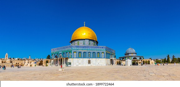 Jerusalem, Israel - October 12, 2017: Panoramic view of Temple Mount with Dome of the Rock Islamic monument and Dome of the Chain shrine in Jerusalem Old City 