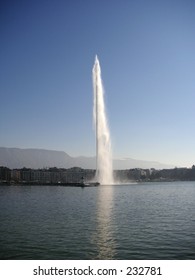 The jet d'eau, the water fountain in Lake Geneva