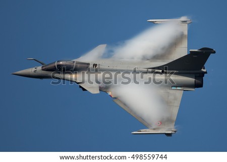 Jet fighter with separation jets