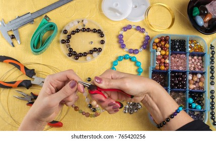 Jewellery Making. Making Bracelets. 