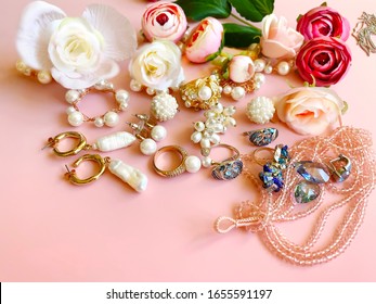 Jewelry Background Gold White Pearl Rings Stock Photo 1654679074 ...