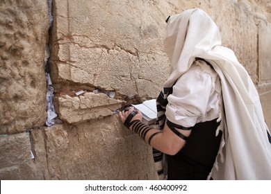 Jewish man praying at the Western wall in Jerusalem