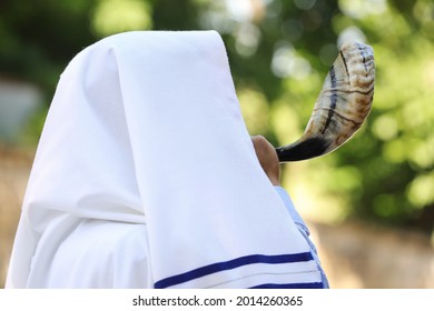 1,347 Blowing Shofar Images, Stock Photos & Vectors | Shutterstock