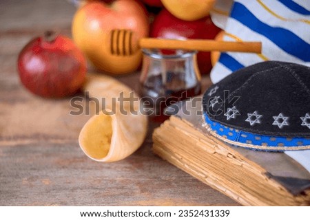 Jewish new year insights rosh hashanah holiday its symbols with apples, honey, pomegranate, Shofar Foto stock © 