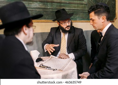 Jews talk about something while sitting at the table