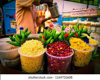 jhalmuri mixture chaat being sold by a fast food vendor