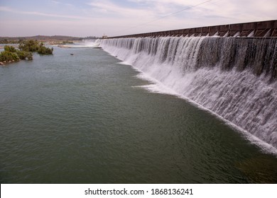 Jhansi, Uttar Pradesh, India-February 15 2019:  Sukma Dukma Dam On Betwa River In Bundelkhand Area. Oldest Dam In India.