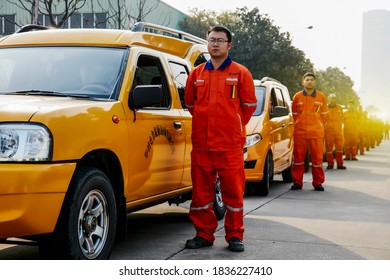 Jiangsu, China, Asia-November 24, 2018: The Emergency Repair Team Of The Electric Power Company Is On The Start Of The Collective Formal Dress