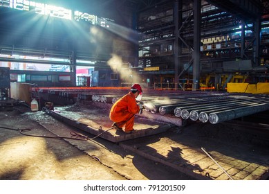 Jiangyin, Jiangsu/China - September 12, 2017: The Workers Are Marking The Batch Number For Steel In The Iron And Steel Plant.