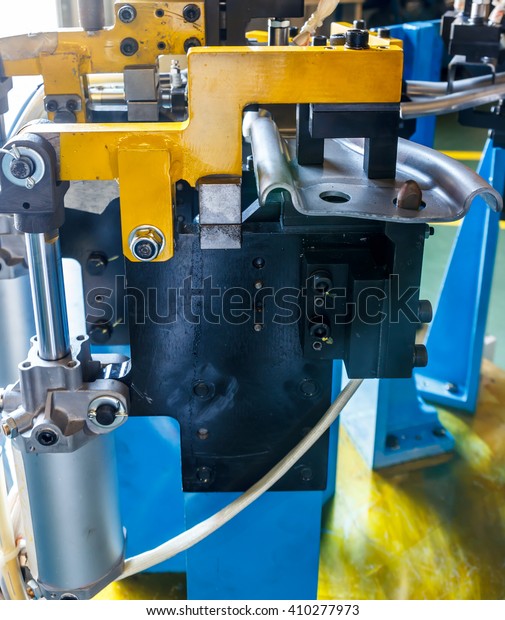 Jigs work welding\
in the automotive industry