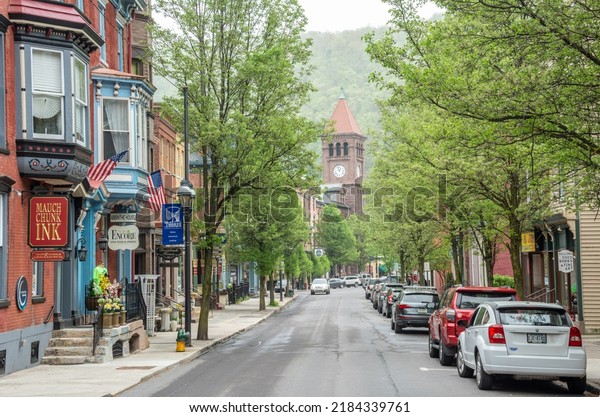 Jim Thorpe, Pennsylvania, United States of America – May\
1, 2017. Street view on Broadway in Jim Thorpe, PA. View towards\
the historic clock tower, with cars and commercial properties\
