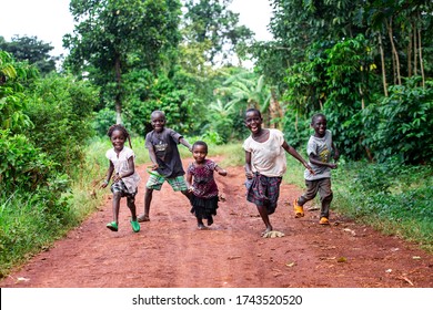 Jinja, Uganda - Circa November 2016: A Group Of African Children Are Enjoying The Day.