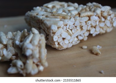 Jipang Or Bipang Is A Type Of Traditional Snack Made From Rice Or Glutinous Rice.  Jipang Tastes Sweet And Has A Crunchy Texture.