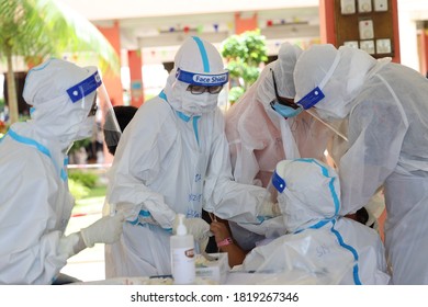 Jitra, Malaysia - September 13, 2020: Swab Test Had Been Done To All Close Contact Pupil And Staff Of Sekolah Kebangsaan Jitra Due To Positive Covid-19, Managed By The Frontliners