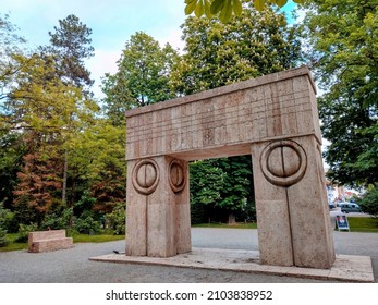 Târgu Jiu, ROMANIA - May 14, 2021: Gate of the Kiss (Poarta Sarutului) by Constantin Brancusi. Sculptural ensemble situated in the city central park. Spring visit at a European patrimony monument site