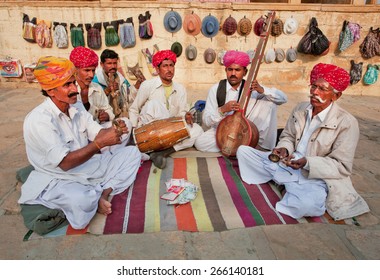 JODHPUR, INDIA - JAN 28: Street Musicians Play Music On Different Traditional Instruments Outdoor On January 28, 2015 In Rajasthan. Jodhpur With Population 1,290,000 People, Is Center Of Marwar Region