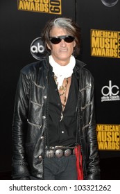 Joe Perry At The 2009 American Music Awards Arrivals, Nokia Theater, Los Angeles, CA. 11-22-09