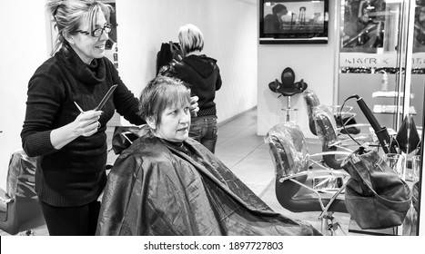 JOHANNESBURG, SOUTH AFRICA - Jan 06, 2021: Johannesburg, South Africa - July 05 2011: Inside Interior Of A Beauty Salon In A Mall