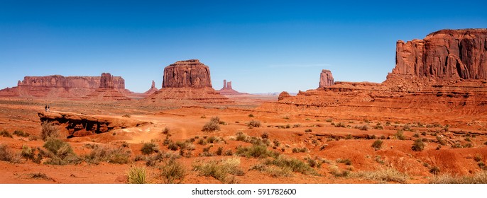 John Ford's Point is named after Hollywood director who made John Wayne famous.
Endless erosion by water, wind, and ice chiseled in time the rock formations into the unique shapes of Monument Valley.