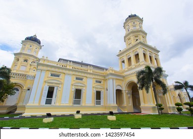 Masjid abu bakar Images, Stock Photos & Vectors  Shutterstock