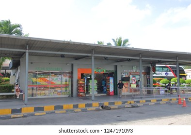 JOHOR BAHRU MALAYSIA - NOVEMBER 19, 2018: Unidentified People Visit Snack Shops At Johor Bahru Singapore Causeway Border.