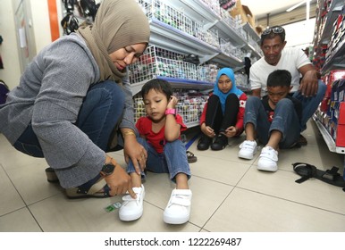 JOHOR, MALAYSIA 19 OKTOBER 2017. 
Parents, Nur Izzati Ngah Made Her Child's Schooling By Buying Shoes And School Clothes