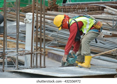 84 Worker using rotary hammer Images, Stock Photos & Vectors | Shutterstock