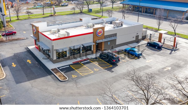 JOLIET, IL, USA\
- APRIL 8, 2019: A drone / aerial view of a burger king restaurant\
with cars in the parking\
lot.