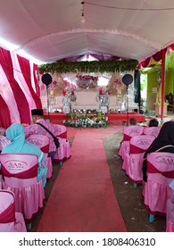 JOMBANG, INDONESIA - AUGUST 15, 2020: A Wedding Party During Coronavirus Pandemic Is Celebrated In A Village In Jombang, Indonesia.