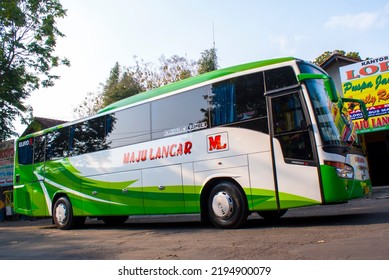 Jombor Terminal, Saturday, October 13, 2012. Photo Of The Maju Lancar Bus Taken From The Front Side At A Low Angle At Jombor Terminal.