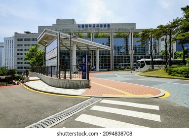 Jongno-gu, Seoul, South Korea - June 12, 2021: Summer View Of Road, Building And Entrance Door Of Seoul National University Dental Hospital In Summer
