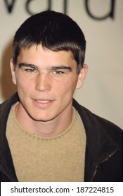 Josh Hartnett At The VH1/ Vogue Fashion Awards, NYC, 10/19/01