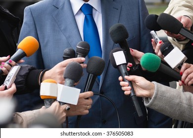 Journalists interviewing VIP - Shutterstock ID 376505083