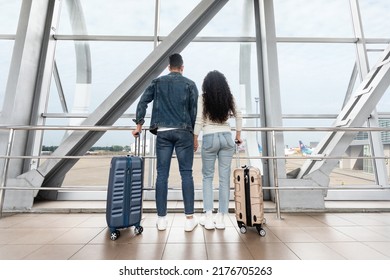 4,763 Couple waiting airport Images, Stock Photos & Vectors | Shutterstock