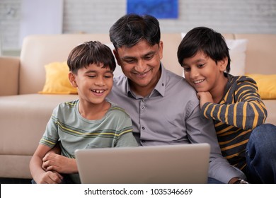 2,446 Indian family laptop Images, Stock Photos & Vectors | Shutterstock