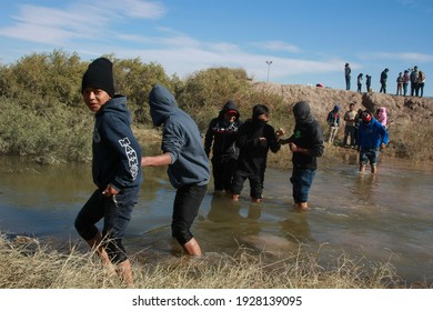 Juarez, Chihuahua, Mexico, 08-12-2018 Group of Guatemalan migrants crosses the Rio Bravo is the border of Mexico and the United States to try to ask political asylum