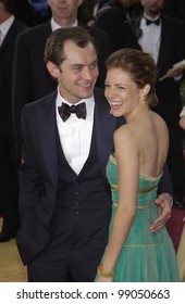 JUDE LAW & Girlfriend Actress SIENNA MILLER At The 76th Annual Academy Awards In Hollywood. February 29, 2004