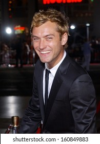 Jude Law At The Premiere Of SKY CAPTAIN AND THE WORLD OF TOMORROW Sept 14, 2004, In Los Angeles