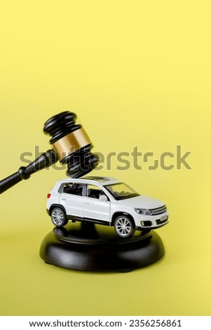 The judge decides the dispute of confiscation of cars, cars on bail. Concept of lawyer services, civil court trial, vehicle accident case study, and insurance coverage. Foto stock © 
