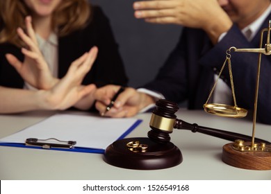 Richterkläger entscheiden über Ehescheidung