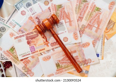 The Judge's Hammer On The Banknotes. Judicial Corruption And Justice. Resolution Of Financial Disputes. Recovery Of Great Danes. Bankruptcy.