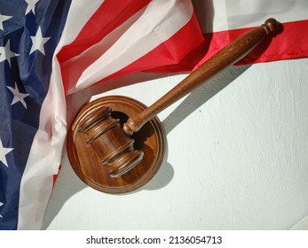 Judicial (auction) gavel and US flag
