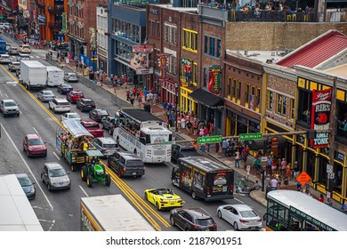 Jul 30, 2022, Nashville, Tennessee, US. Visit Iconic Broadway Street In The Music Home Of American, Downtown Of Nashville City. This Street Offers Many Options For Live Music, Major Musical Events. 