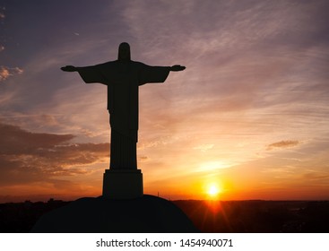 Jule 10, 2019. Rio de Janeiro Jesus Christ statue.