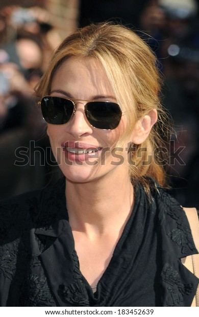 Julia Roberts Wearing Rayban Sunglasses Talk Foto De Stock 183452639 Shutterstock 3606