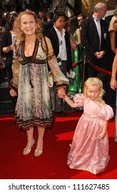 Juliet Mills And Nicole Cox At The 34th Annual Daytime Emmy Awards. Kodak Theater, Hollywood, CA. 06-15-07