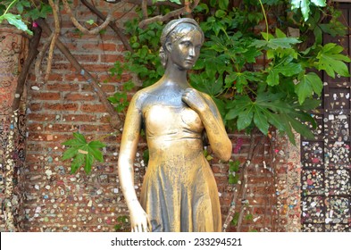 Juliet Statue In Verona 