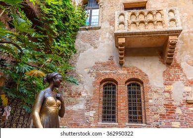 Juliet Staue And Balcony By Juliet House, Verona, Italy.