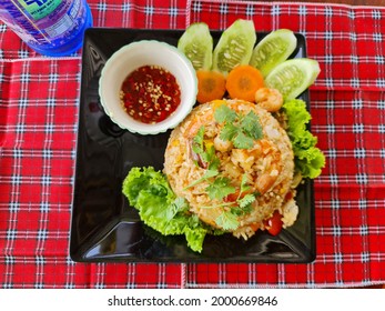 July 1,2021 Ratchaburi, Thailand Shrimp Fried Rice Is A One-dish Thai Dish That Is Delicious And Contains All The Nutrients From The Five Food Groups. 