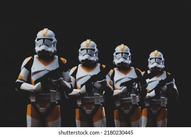 JULY 18 2022:  Star Wars, Row Of Clone Trooper From The 212th Attack Battalion - Hasbro Action Figures